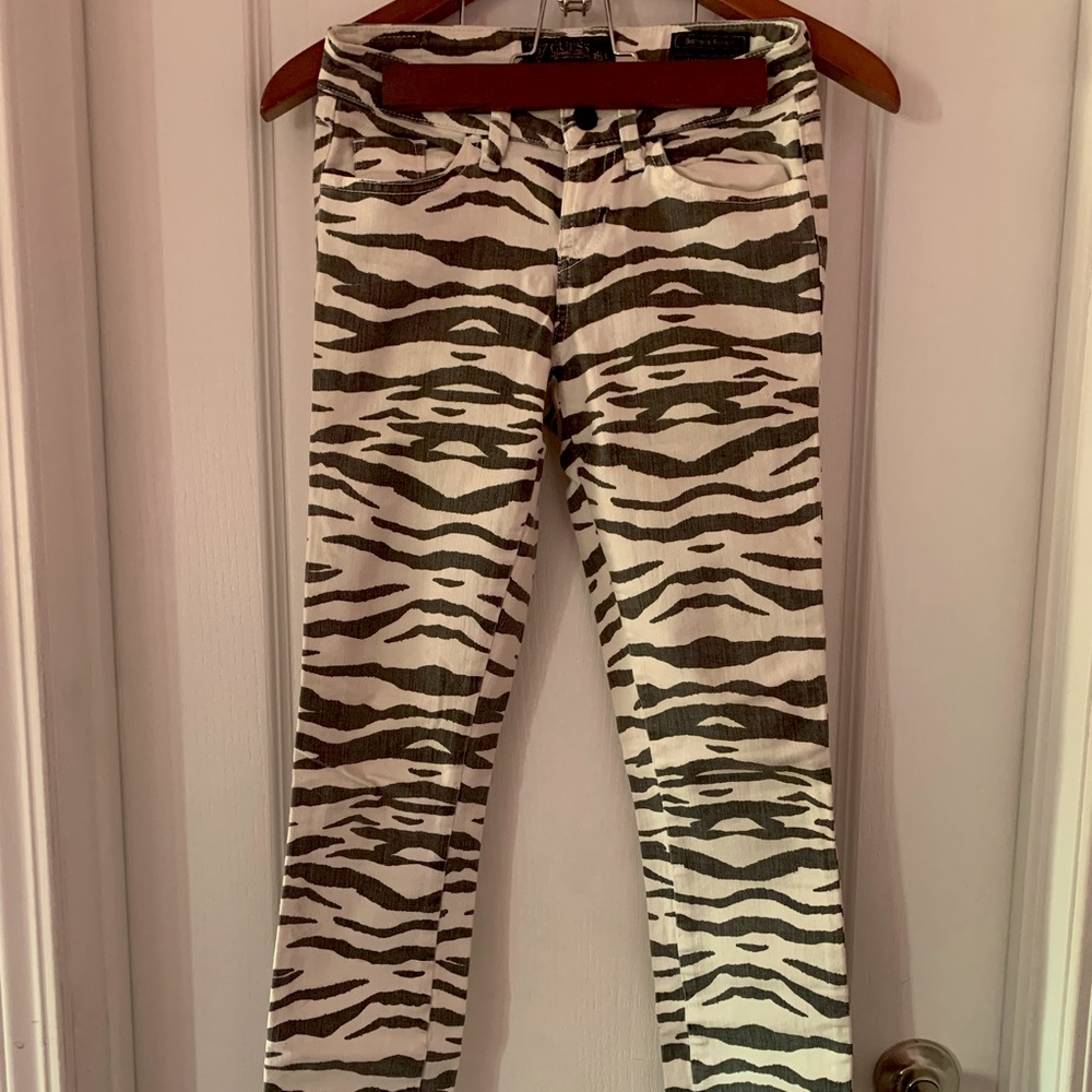 Low Rise Y2K Guess Skinny Jean !!